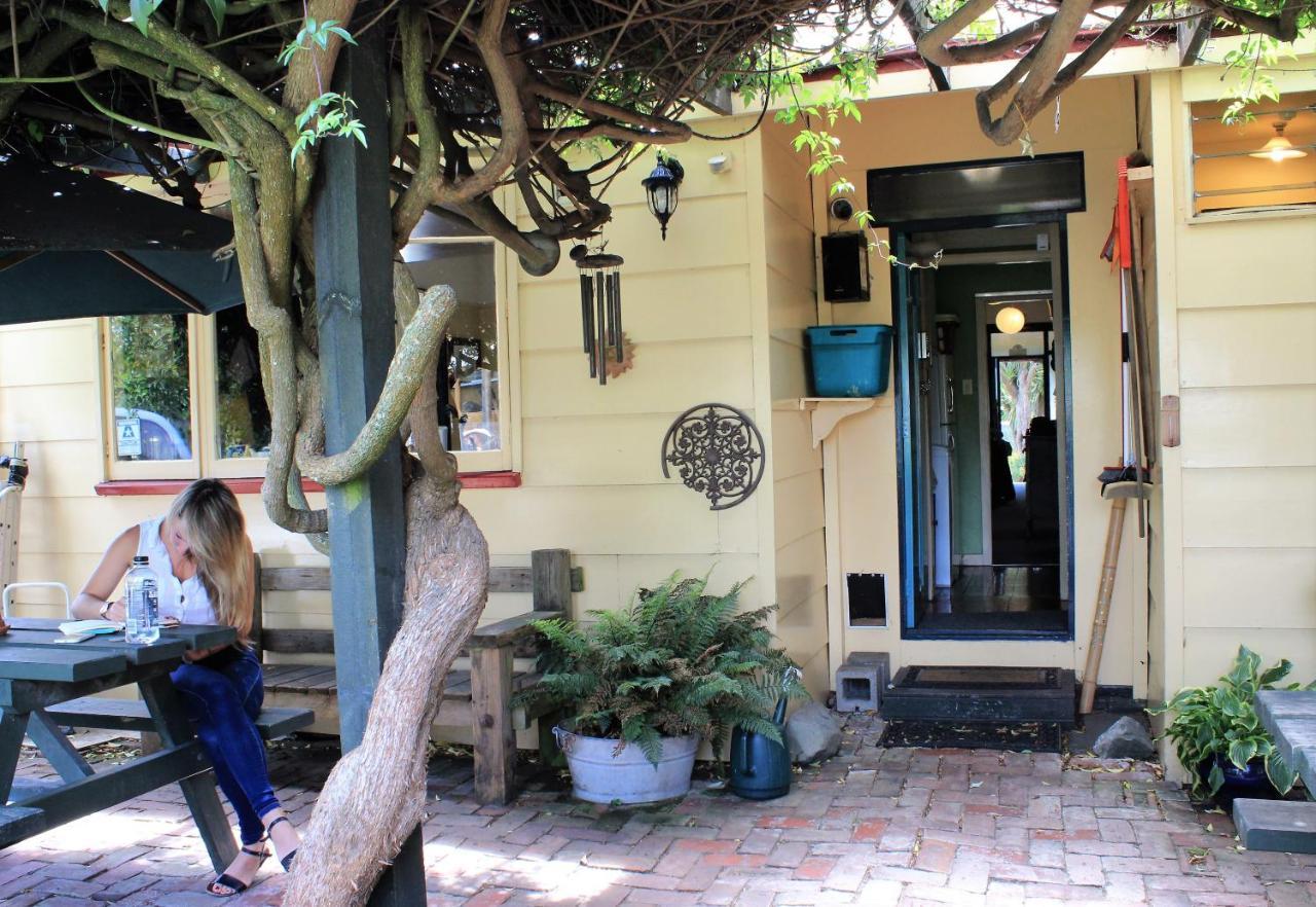 Chester St Backpackers Крайстчърч Екстериор снимка
